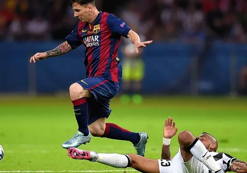 Cú đấm phủ đầu của Rakitic và thế trận áp đảo của Barca