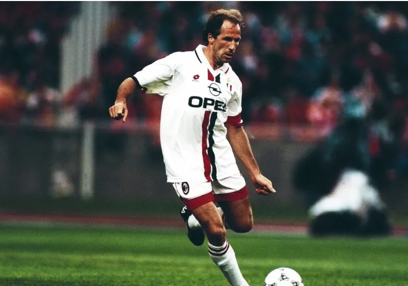 Khởi đầu không trải hoa hồng và lòng trung thành tuyệt đối với AC Milan