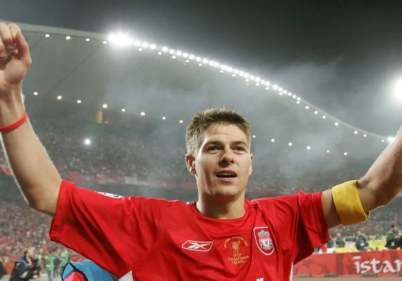 Những năm tháng đầu đời và gia nhập lò đào tạo Liverpool